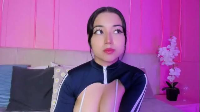 Image 4 of emelyy_carter Stream on Chaturbate on 9 days ago