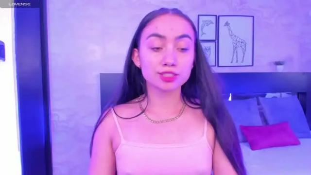 Image 2 of emerald__ Stream on Chaturbate on 18 months ago