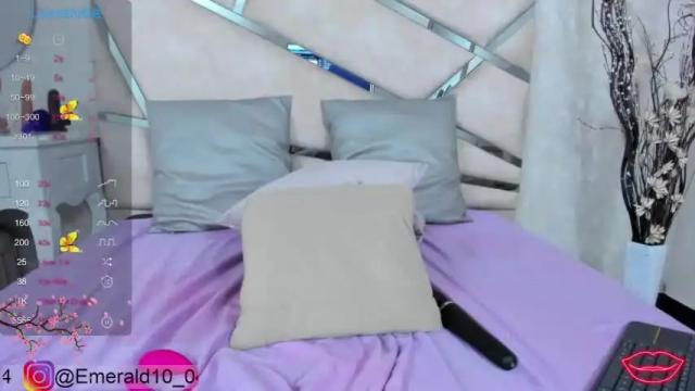 Image 11 of emerald_foxx Stream on Chaturbate on 16 months ago