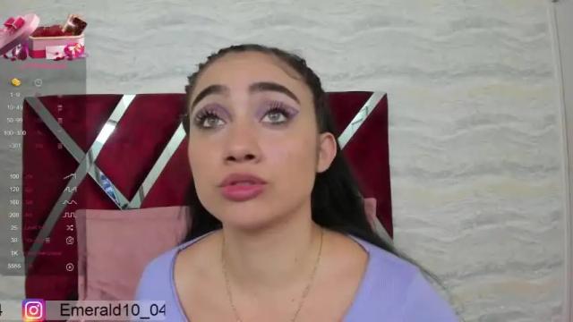 Image 10 of emerald_foxx Stream on Chaturbate on 16 months ago