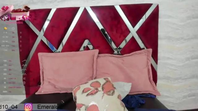 Image 12 of emerald_foxx Stream on Chaturbate on 16 months ago