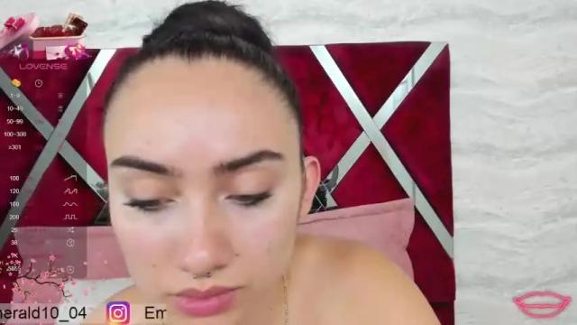 Image 7 of emerald_foxx Stream on Chaturbate on 16 months ago
