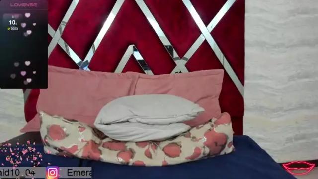 Image 12 of emerald_foxx Stream on Chaturbate on 16 months ago