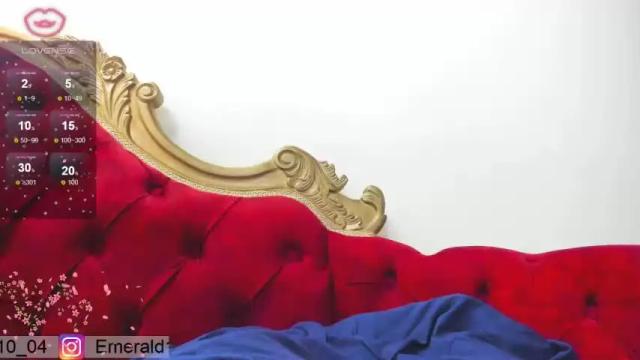 Image 10 of emerald_foxx Stream on Chaturbate on 15 months ago