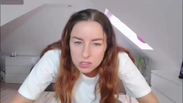 Image 3 of emerald_kittycat Stream on Chaturbate on 1 month ago