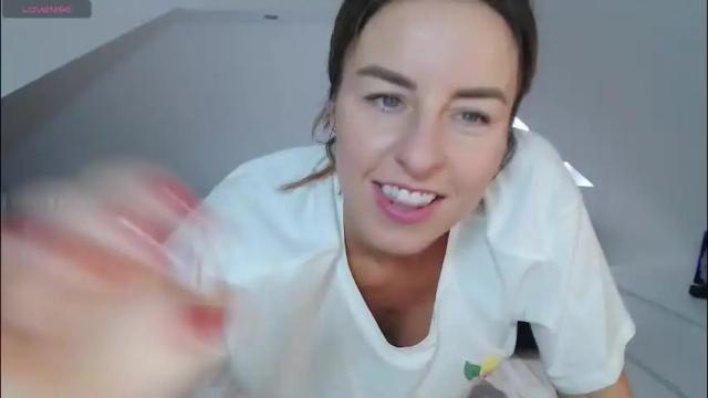 Image 4 of emerald_kittycat Stream on Chaturbate on 1 month ago