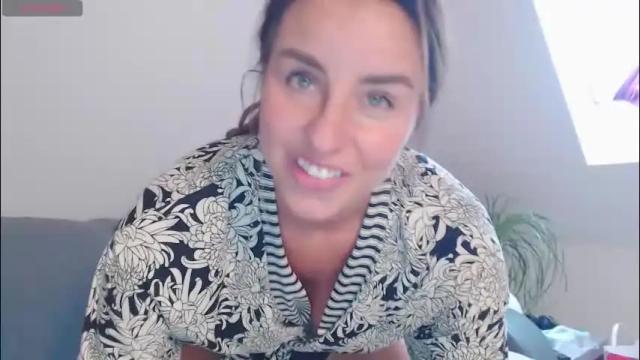 Image 2 of emerald_kittycat Stream on Chaturbate on 2 months ago