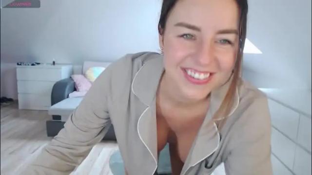 Image 8 of emerald_kittycat Stream on Chaturbate on 1 month ago