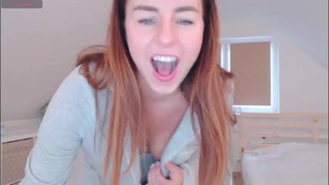 Image 3 of emerald_kittycat Stream on Chaturbate on 1 month ago