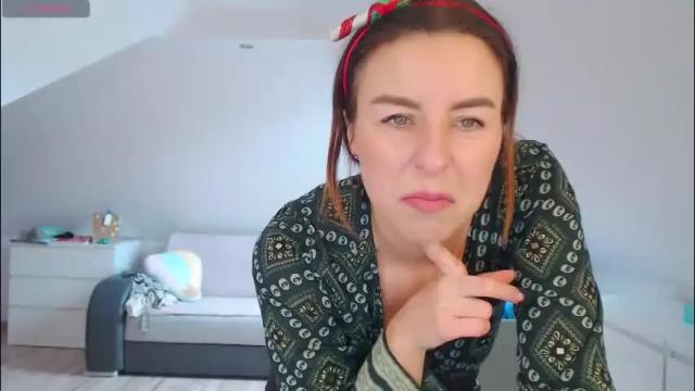 Image 3 of emerald_kittycat Stream on Chaturbate on 28 days ago