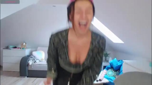 Image 4 of emerald_kittycat Stream on Chaturbate on 28 days ago