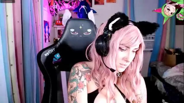 Image 2 of emeryfennec Stream on Chaturbate on 6 months ago