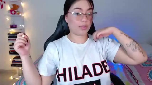 Image 10 of emi_7 Stream on Chaturbate on 14 months ago