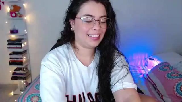 Image 7 of emi_7 Stream on Chaturbate on 14 months ago