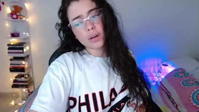 Image 8 of emi_7 Stream on Chaturbate on 14 months ago