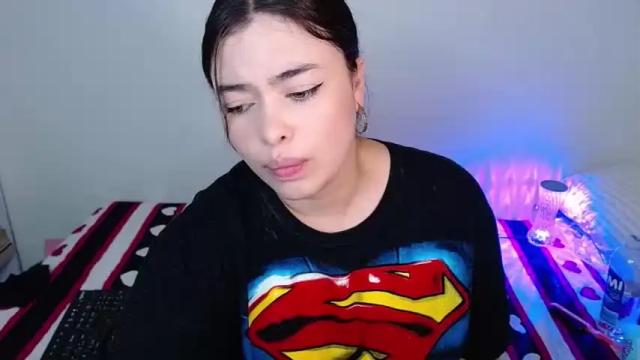 Image 12 of emi_7 Stream on Chaturbate on 14 months ago