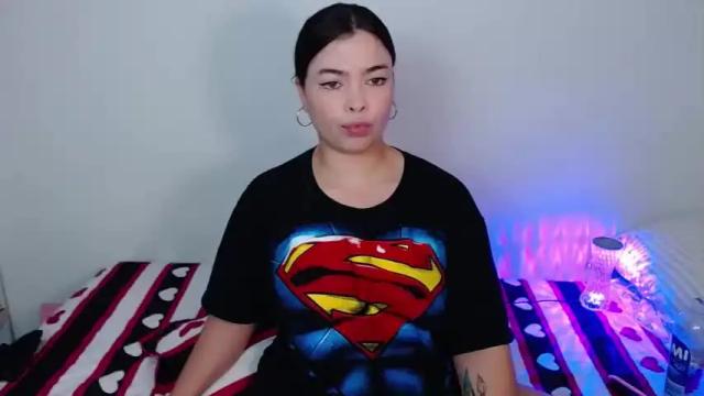 Image 4 of emi_7 Stream on Chaturbate on 14 months ago