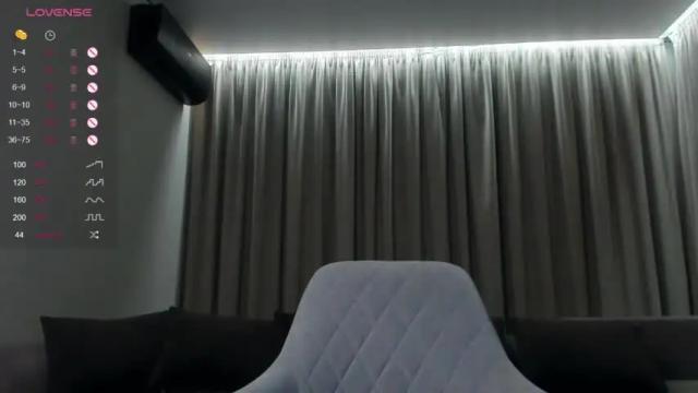 Image 12 of emi__sweet Stream on Chaturbate on 17 months ago