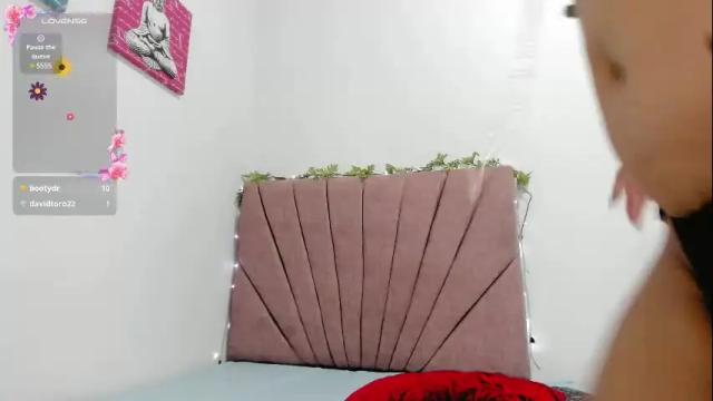Image 2 of emi_henao Stream on Chaturbate on 14 days ago