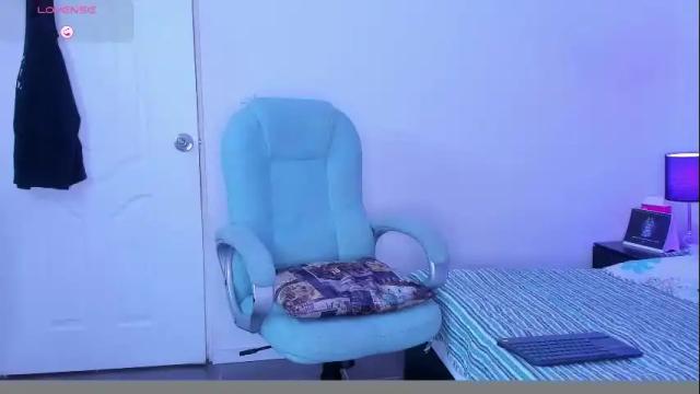 Image 6 of emi_kitty Stream on Chaturbate on 1 month ago
