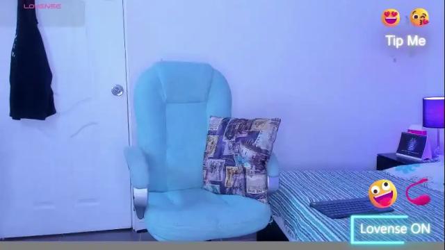 Image 8 of emi_kitty Stream on Chaturbate on 1 month ago