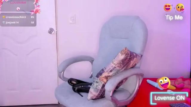 Image 3 of emi_kitty Stream on Chaturbate on 1 month ago