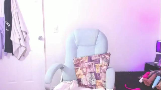 Image 10 of emi_kitty Stream on Chaturbate on 26 days ago