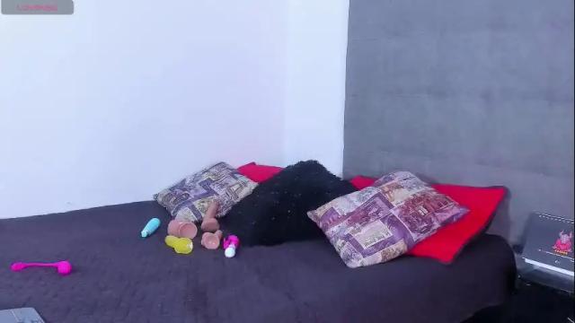 Image 3 of emi_kitty Stream on Chaturbate on 21 days ago