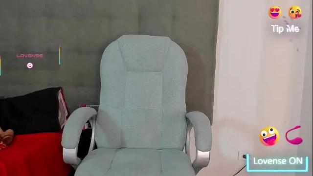 Image 2 of emi_kitty Stream on Chaturbate on 19 days ago