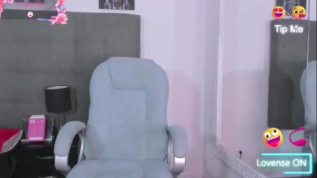 Image 10 of emi_kitty Stream on Chaturbate on 17 days ago