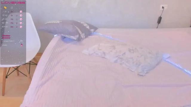 Image 12 of emi_lady Stream on Chaturbate on 14 months ago