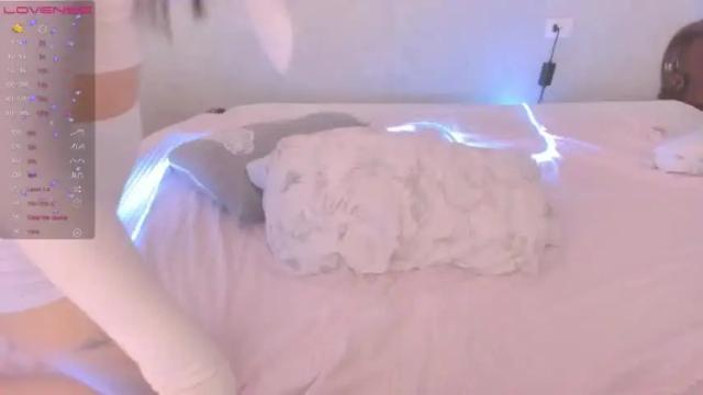 Image 12 of emi_lady Stream on Chaturbate on 21 months ago