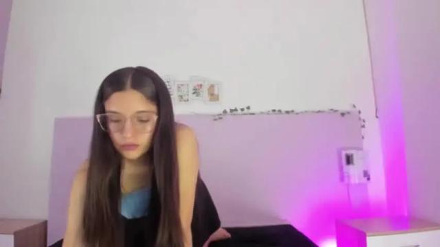 Image 3 of emi_sun_ Stream on Chaturbate on 16 months ago