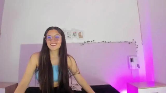 Image 4 of emi_sun_ Stream on Chaturbate on 16 months ago