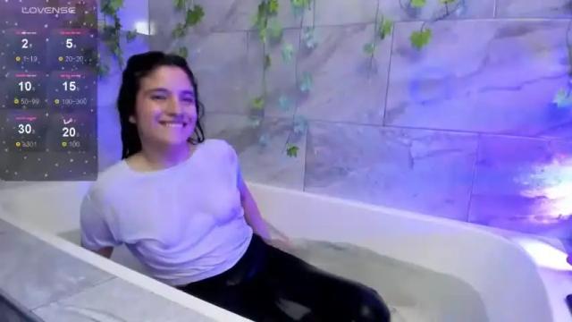 Image 4 of emi_sun_ Stream on Chaturbate on 15 months ago