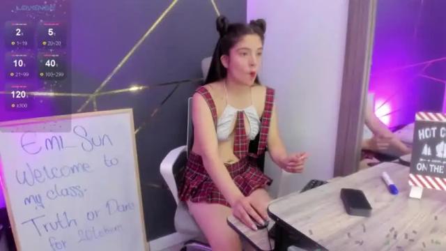 Image 7 of emi_sun_ Stream on Chaturbate on 14 months ago