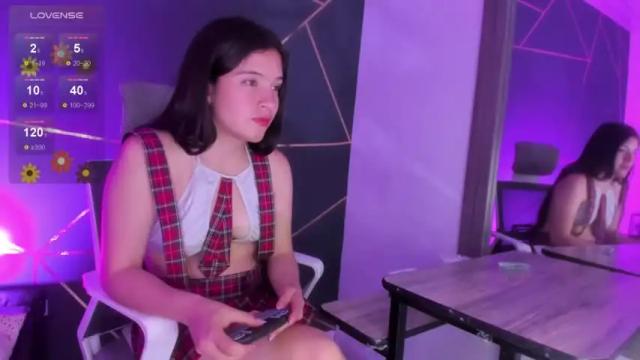 Image 4 of emi_sun_ Stream on Chaturbate on 14 months ago