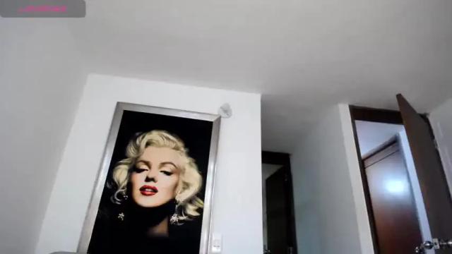 Image 4 of emiily_04 Stream on Chaturbate on 20 months ago