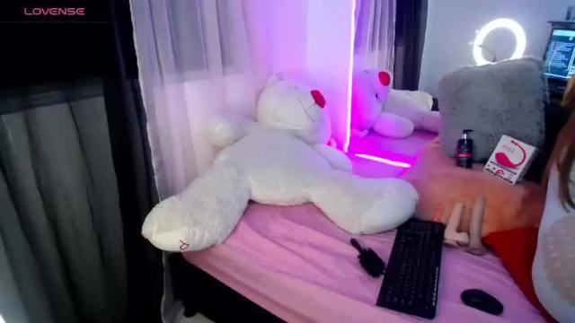 Image 4 of emiily_04 Stream on Chaturbate on 20 months ago