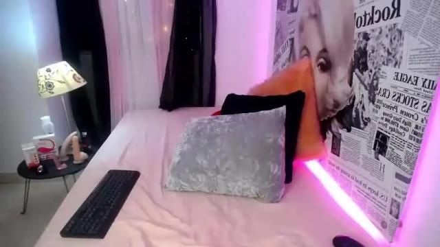 Image 8 of emiily_04 Stream on Chaturbate on 19 months ago