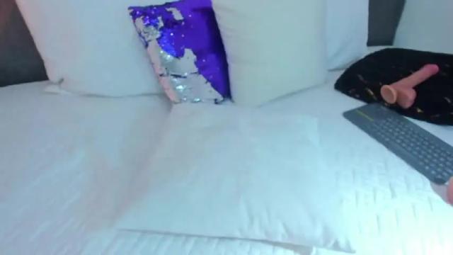 Image 2 of emiily_bell Stream on Chaturbate on 14 months ago