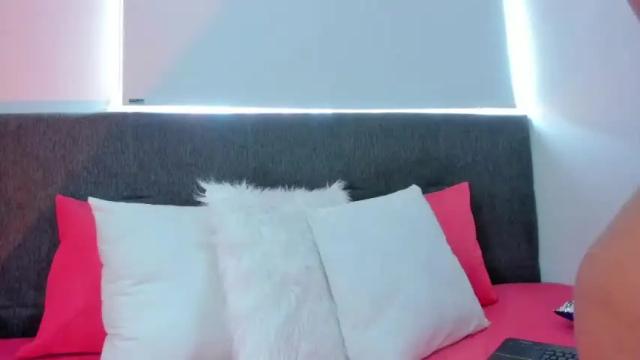 Image 3 of emiily_bell Stream on Chaturbate on 14 months ago