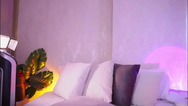 Image 10 of emiily_bell Stream on Chaturbate on 1 month ago
