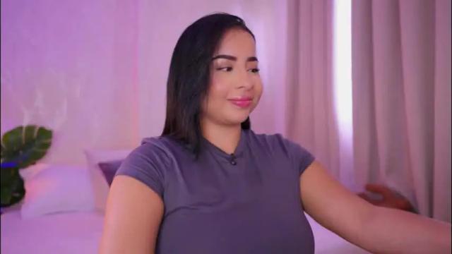 Image 2 of emiily_bell Stream on Chaturbate on 2 months ago