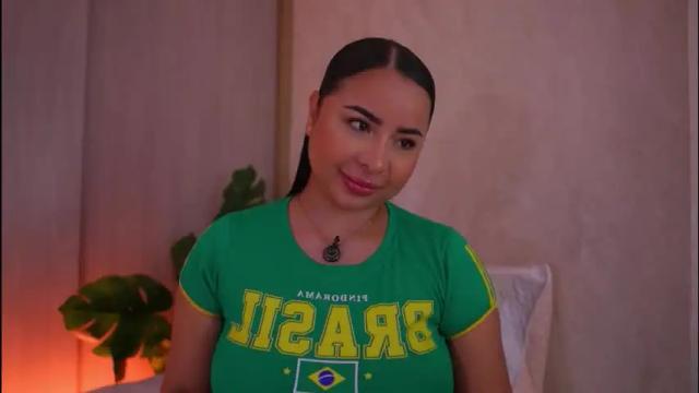 Image 3 of emiily_bell Stream on Chaturbate on 1 month ago