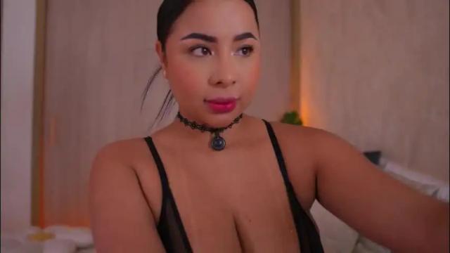 Image 2 of emiily_bell Stream on Chaturbate on 1 month ago