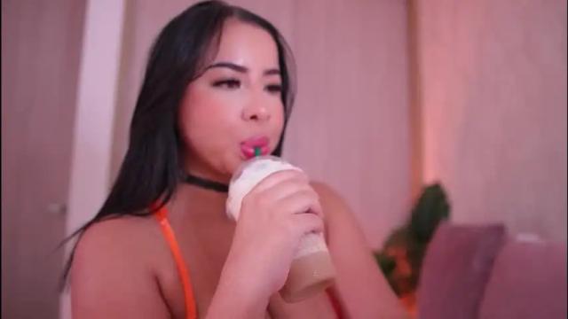Image 6 of emiily_bell Stream on Chaturbate on 9 days ago