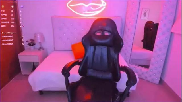 Image 2 of emiily_cortes Stream on Chaturbate on 1 month ago