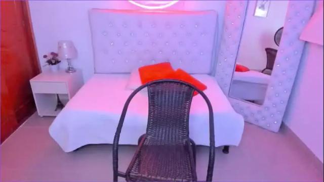 Image 10 of emiily_cortes Stream on Chaturbate on 1 month ago