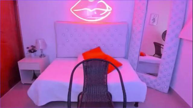 Image 2 of emiily_cortes Stream on Chaturbate on 1 month ago
